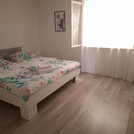 Apartment "None" מאקרסקה מראה חיצוני תמונה